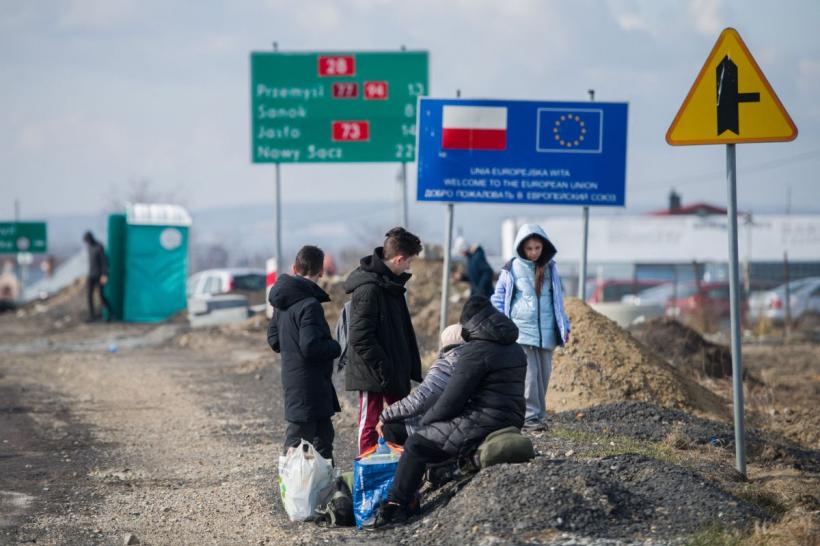 Imaginile disperării de la granițele Ucrainei. Sute de mii de refugiați au părăsit țara 18777929