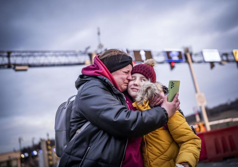 Imaginile disperării de la granițele Ucrainei. Sute de mii de refugiați au părăsit țara 18777931