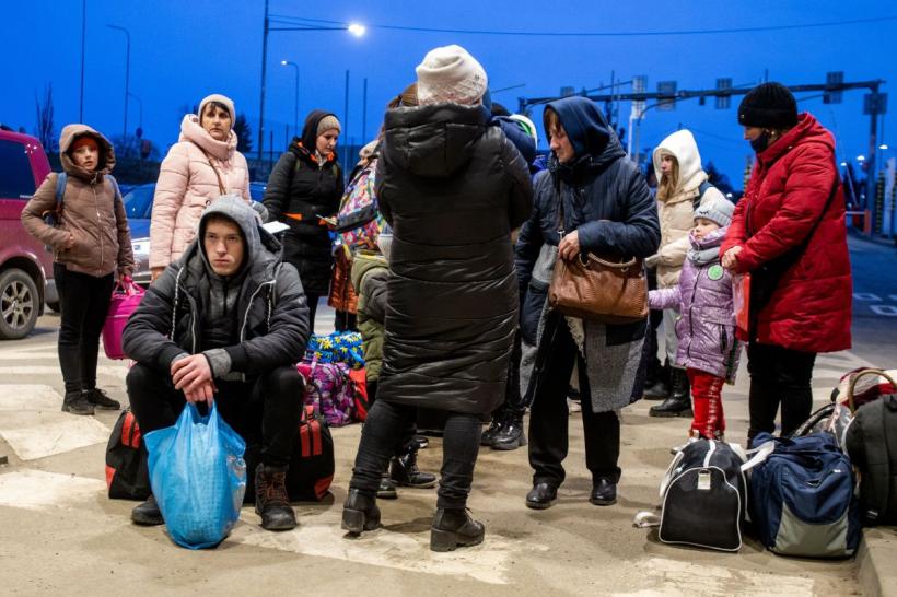 Imaginile disperării de la granițele Ucrainei. Sute de mii de refugiați au părăsit țara 18777934