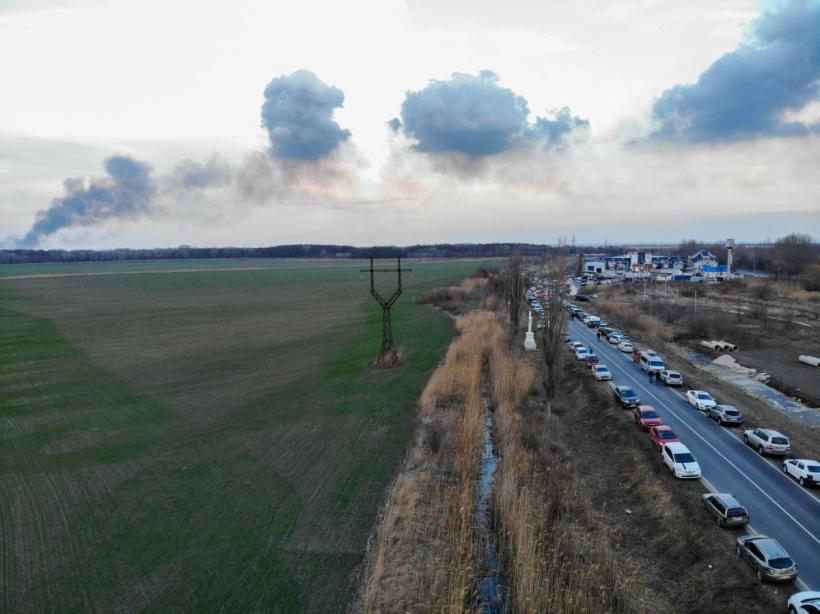 Imaginile disperării de la granițele Ucrainei. Sute de mii de refugiați au părăsit țara 18777938