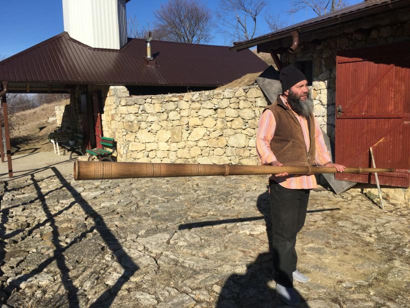 Satul dacic din carul cerului, Decheneus și pietrele vorbitoare 18777968