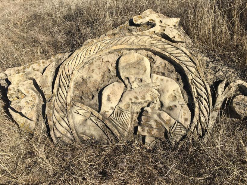 Satul dacic din carul cerului, Decheneus și pietrele vorbitoare 18777974