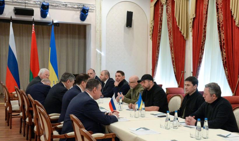 UPDATE Au început negocierile de pace între Ucraina și Rusia