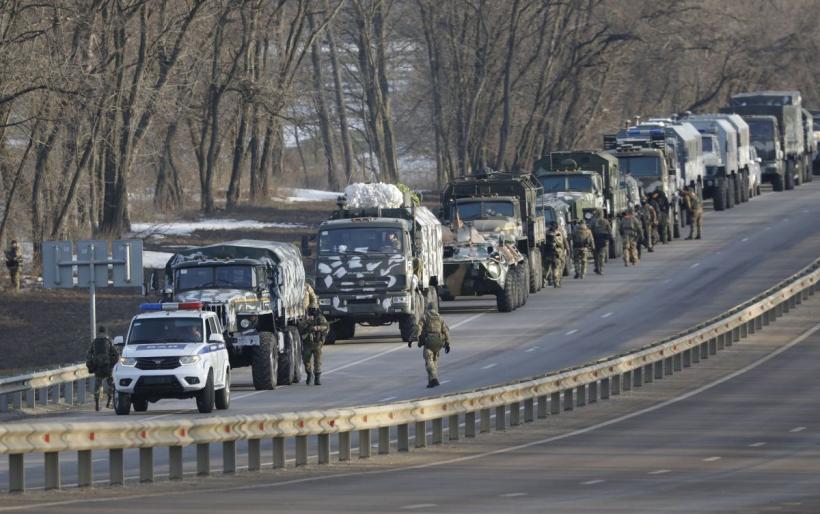 Război în Ucraina. Convoi militar rus depistat în apropiere de Kiev. Coloana se întinde pe o lungime de 64 de km 18778161