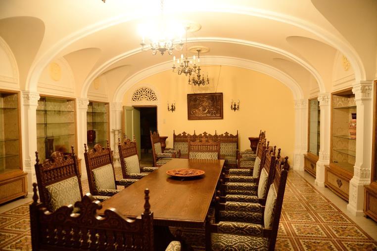 Iohannis, în buncăr de 5 stele. Poporul, printre murături 18778493