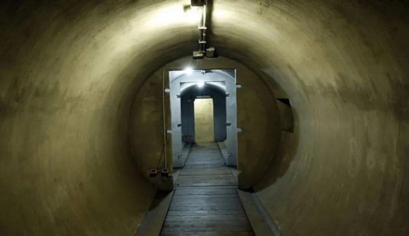 Iohannis, în buncăr de 5 stele. Poporul, printre murături 18778495