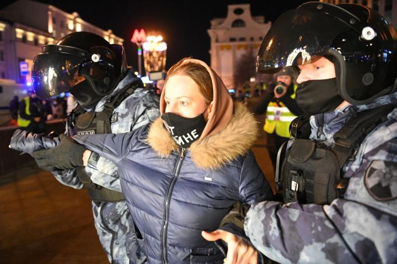 Manifestații împotriva războiului în Rusia, Sute de persoane au fost reținute