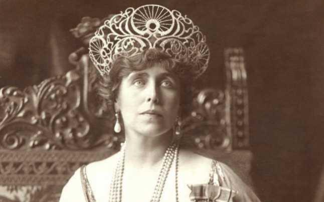 Dragostea față de țară, religia Reginei Maria 18778861