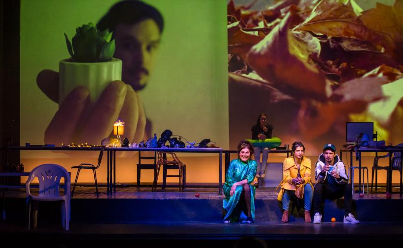 Teatrul Tamási Áron / Premieră: Dragoste şi alte crime sau Ziua când se clatină lumea şi vrei să fugi 18778955