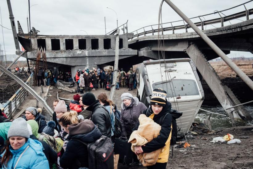Ucrainenii își părăsesc orașele. Rusia a acceptat formarea unor coridoare umanitare