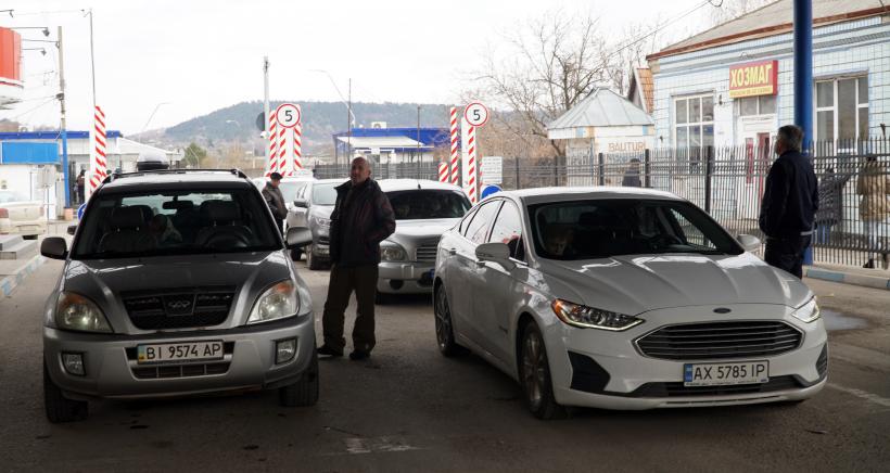 Ucraineni „jefuiți” de vameșii români de la Albița 18779715