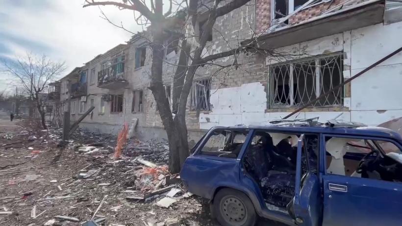 Tablou de război: un bocanc pe mijlocul străzii. Atât a mai rămas dintr-un om 18779954