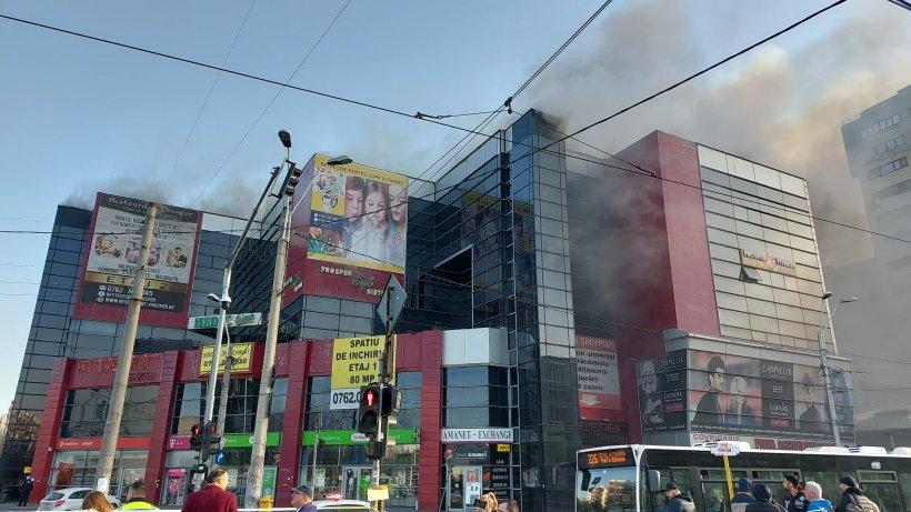 Bucureștenii sunt avertizați prin RO-Alert despre incendiul de la magazinul Prosper