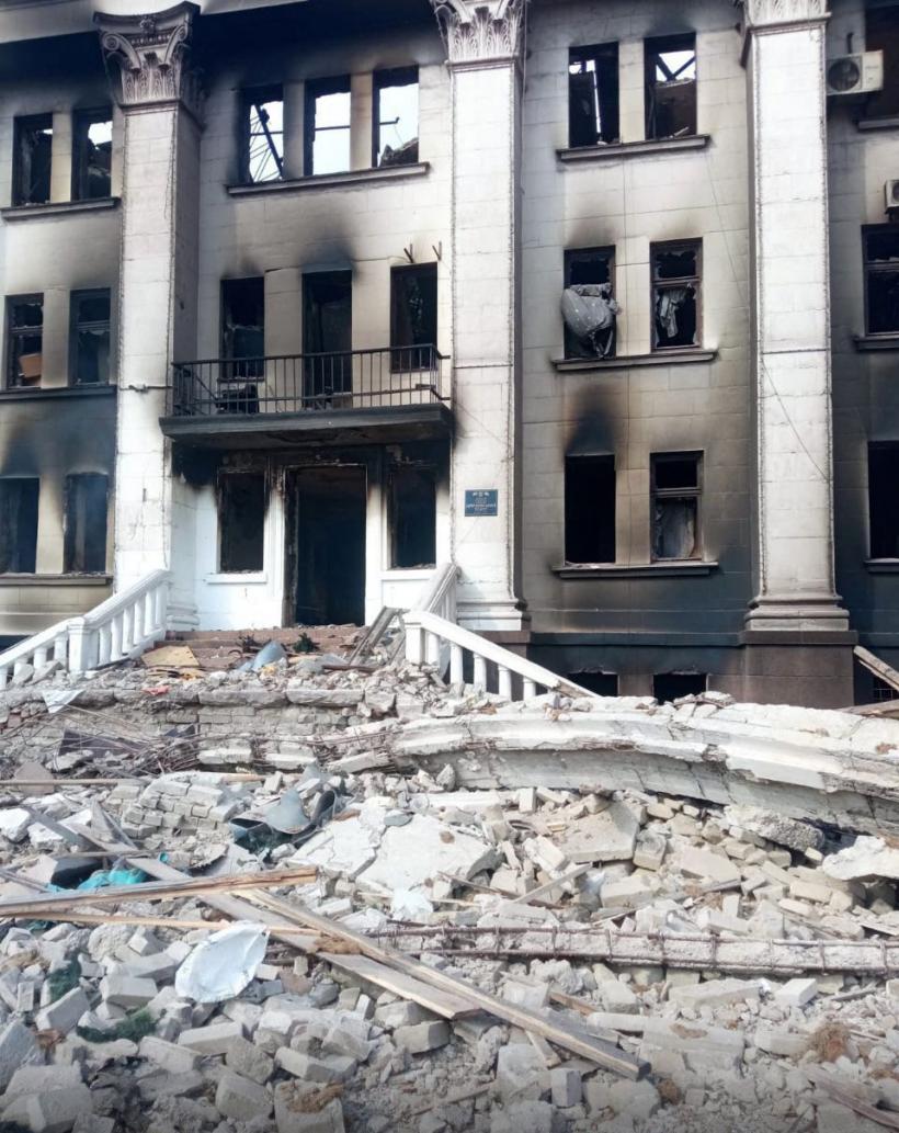 Mărturii de pe front: Poveștile supraviețuitorilor bombardamentului asupra teatrului din Mariupol 