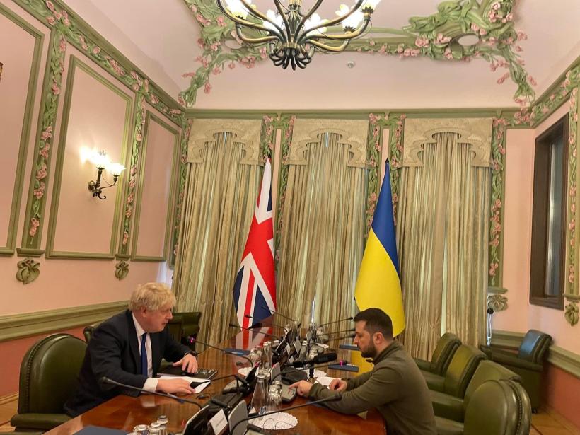 Premierul britanic se întâlnește cu Volodimir Zelenski la Kiev