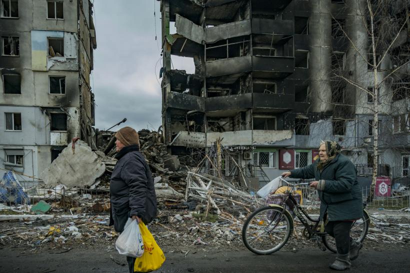 Ucraina le cere civililor din regiunea Luhansk să fugă de bombardamente