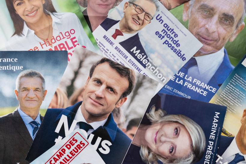 Emmanuel Macron se clasează pe primul loc în scrutinul prezidenţial din Franţa - sondaje