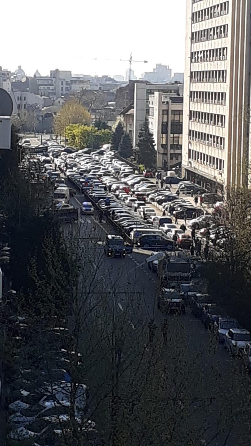 UPDATE Alertă cu bombă la Ministerul Transporturilor. Traficul a fost reluat în zona Gării de Nord  18783119