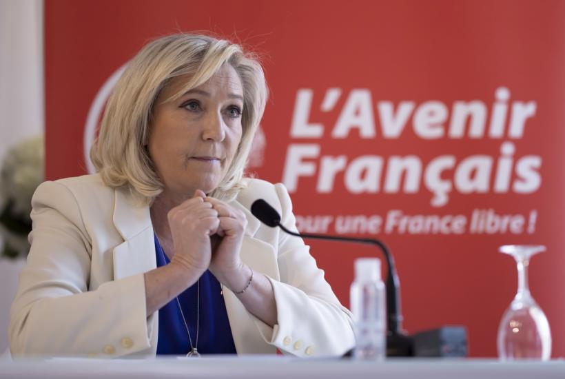 Le Pen vrea retragerea Franţei din anumite structuri NATO şi reducerea contribuţiilor la UE