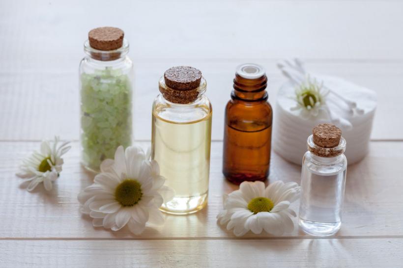 5 beneficii mai puțin cunoscute ale aromat​​​​​​​erapiei