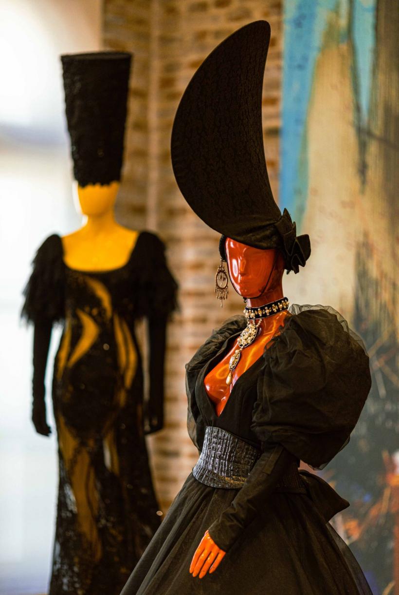 Cea mai amplă expoziţie semnată Doina Levintza la ARCUB 18784185