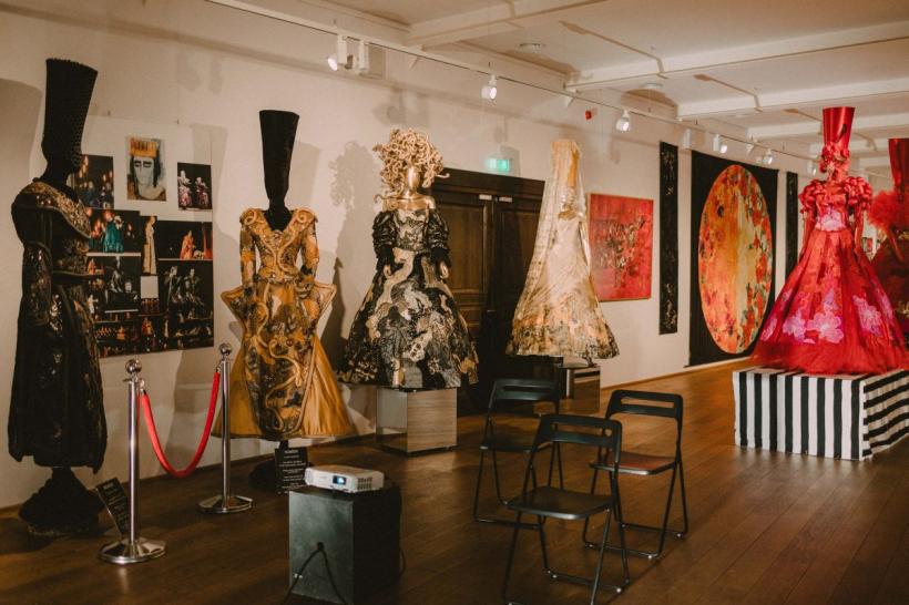 Cea mai amplă expoziţie semnată Doina Levintza la ARCUB 18784193