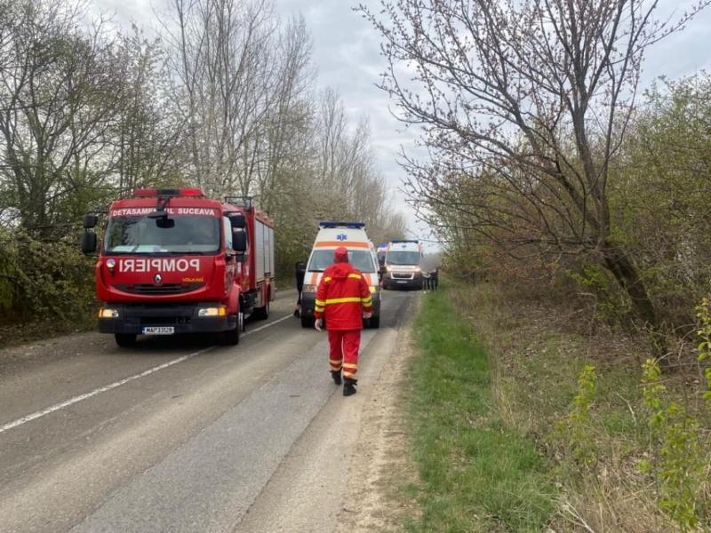 Microbuz răsturnat în județul Suceava. 6 persoane, printre care 5 copii, duse la spital 18784494