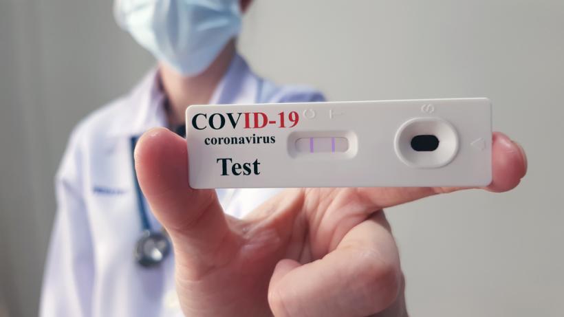 Un britanic a fost infectat cu COVID-19 timp de 16 luni 
