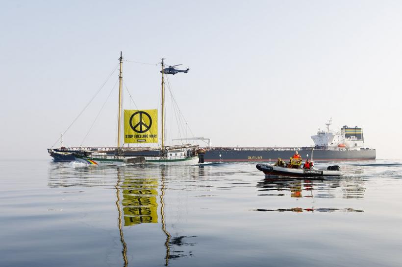 Greenpeace nu a lăsat un petrolier rusesc să descarce zeci de mii de tone kerosen în Norvegia