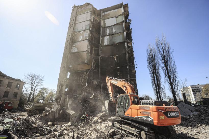 Servicile de urgență ucrainene: Un spital și mai multe blocuri din Harkov au fost bombardate