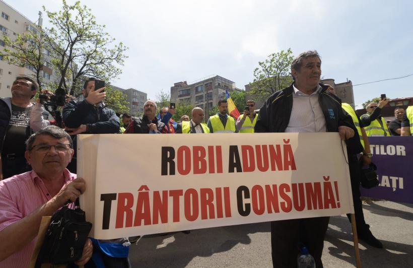 Miting de amploare al angajaților din STB față de disponibilizările masive „Ne concediați ca să vă răzbunați”. George Simion, prezent la protest 18785819