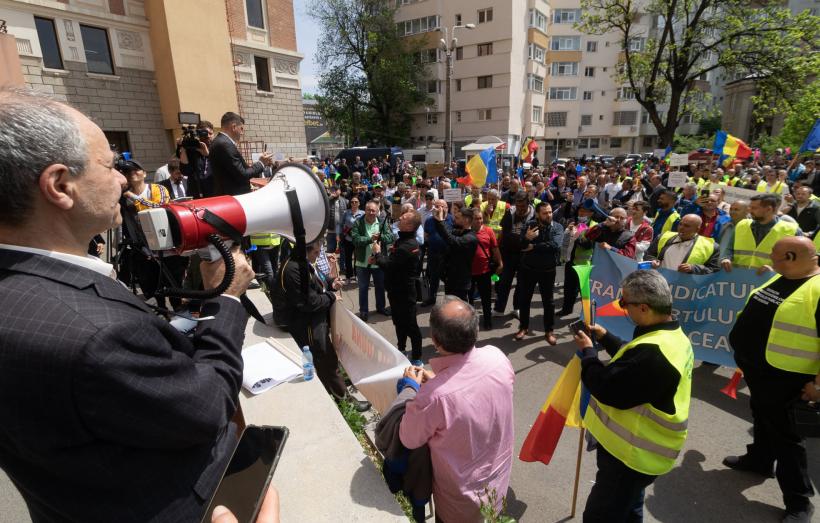 Miting de amploare al angajaților din STB față de disponibilizările masive „Ne concediați ca să vă răzbunați”. George Simion, prezent la protest 18785820