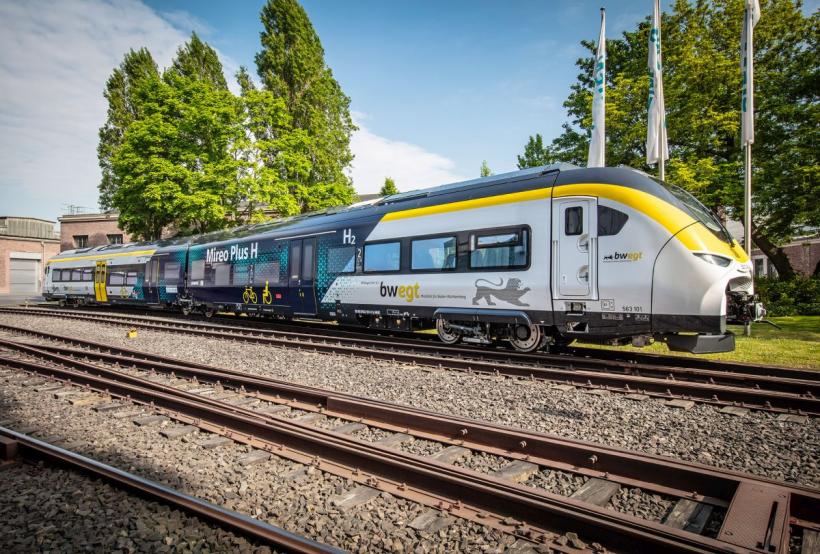 În premieră: Deutsche Bahn și Siemens Mobility prezintă noul tren pe hidrogen și trailerul cu rezervorul de stocare a hidrogenului 18785966