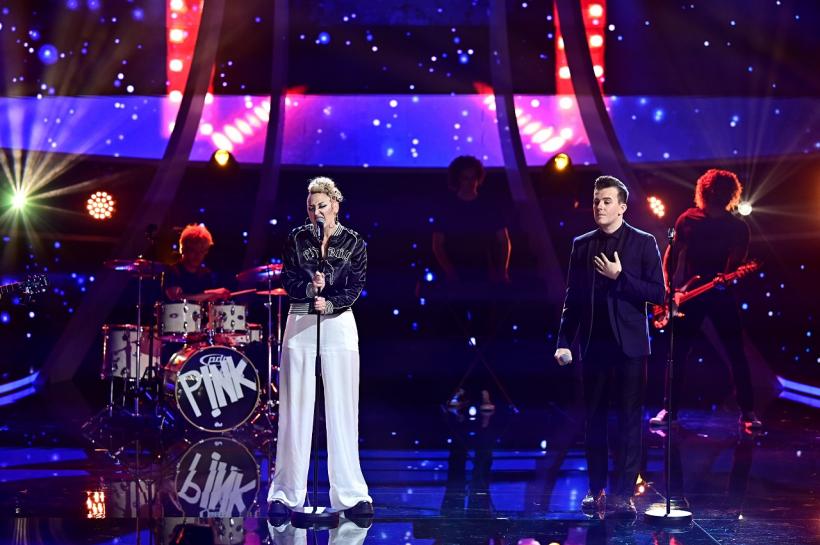 Cea de-a doua gală Te cunosc de undeva!, lider de audienţă pe toate categoriile de public  Emi şi Cuza au câştigat cea de-a doua gală cu transformarea în Rednex 18786116