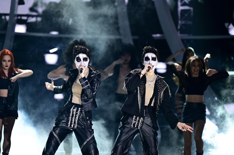 Cea de-a doua gală Te cunosc de undeva!, lider de audienţă pe toate categoriile de public  Emi şi Cuza au câştigat cea de-a doua gală cu transformarea în Rednex 18786118