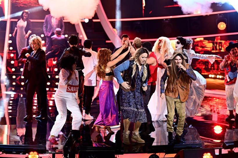 Cea de-a doua gală Te cunosc de undeva!, lider de audienţă pe toate categoriile de public  Emi şi Cuza au câştigat cea de-a doua gală cu transformarea în Rednex 18786126