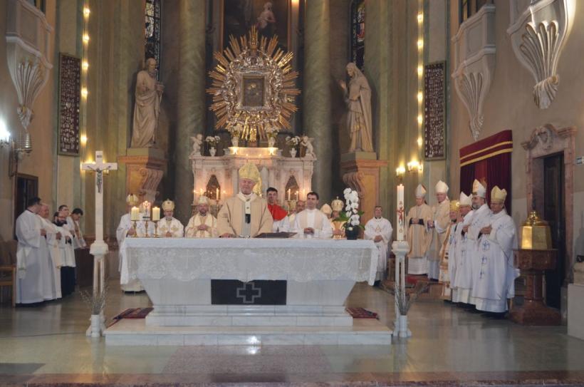 Episcopii catolici din România,  reuniți sub semnul rugăciunii pentru pace 18786131