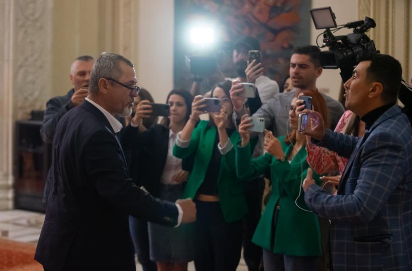 Scandal în Parlament. Un deputat AUR l-a amenințat cu bătaia pe șeful grupului PSD 18786405