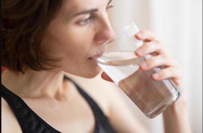 Cum să te asiguri că apa pe care o bei este curată? 4 sfaturi