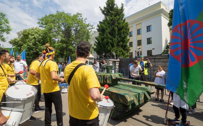 Protest al romilor ucraineni în fața Ambasadei Rusiei la București 18787123