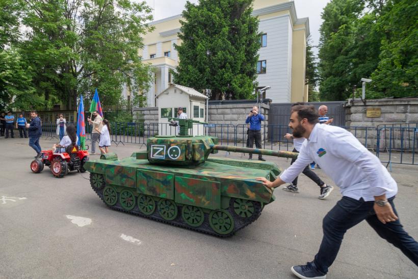 Protest al romilor ucraineni în fața Ambasadei Rusiei la București 18787125