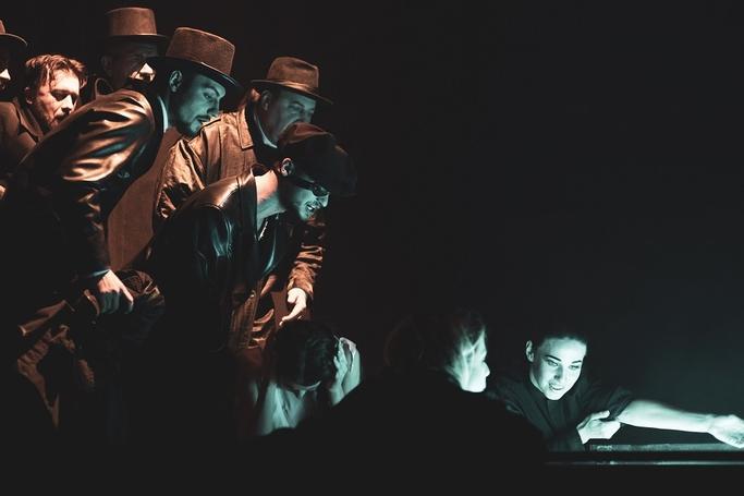 În turneu la TNB, Teatrul Fără Nume* din Chișinău propune o nouă versiune a FURTUNII lui Shakespeare, în regia lui Mihai Țărnă 18787800