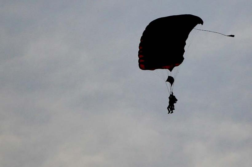 Un elev din cadrul Aeroclubului teritorial Mureș a căzut cu parașuta în gol