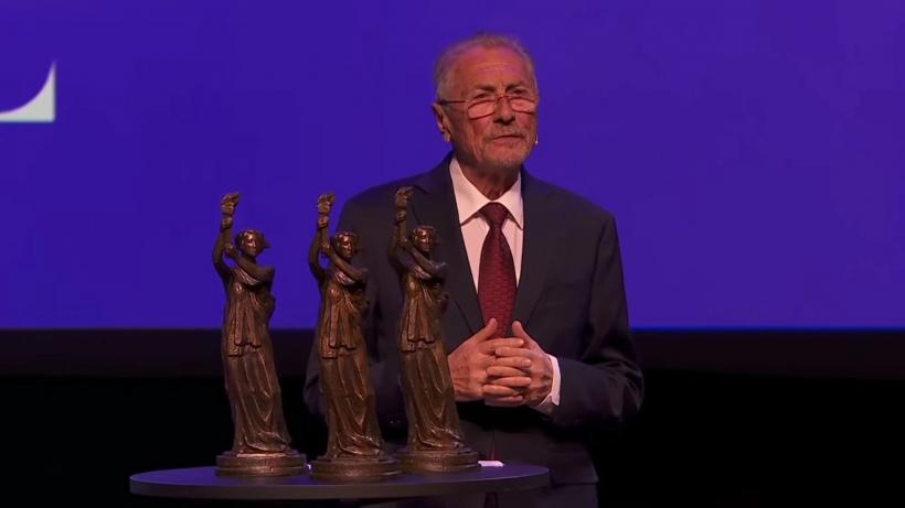 „Premiul Internațional Václav Havel pentru Disidență Creativă”, decernat de Emil Constantinescu jurnalistei Marina Ovsiannikova 18788186