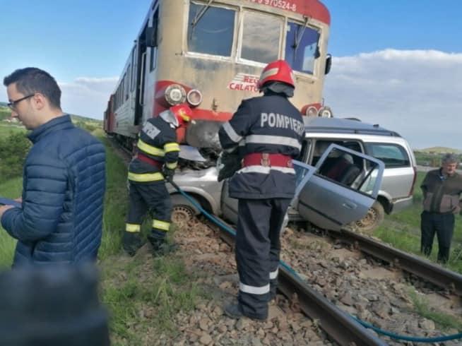 Accident grav în Iași. Un tren a lovit un autoturism. Șoferul a murit 18788276