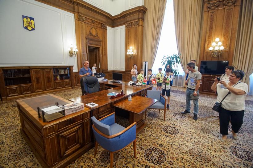 Florin Cîțu crede că modificarea legii educaţiei naţionale trebuie discutată și cu reprezentanţii elevilor 18788844