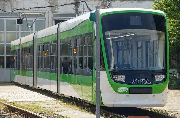 Primul tramvai achiziționat de Primăria Capitalei după Revoluție a ajuns la București