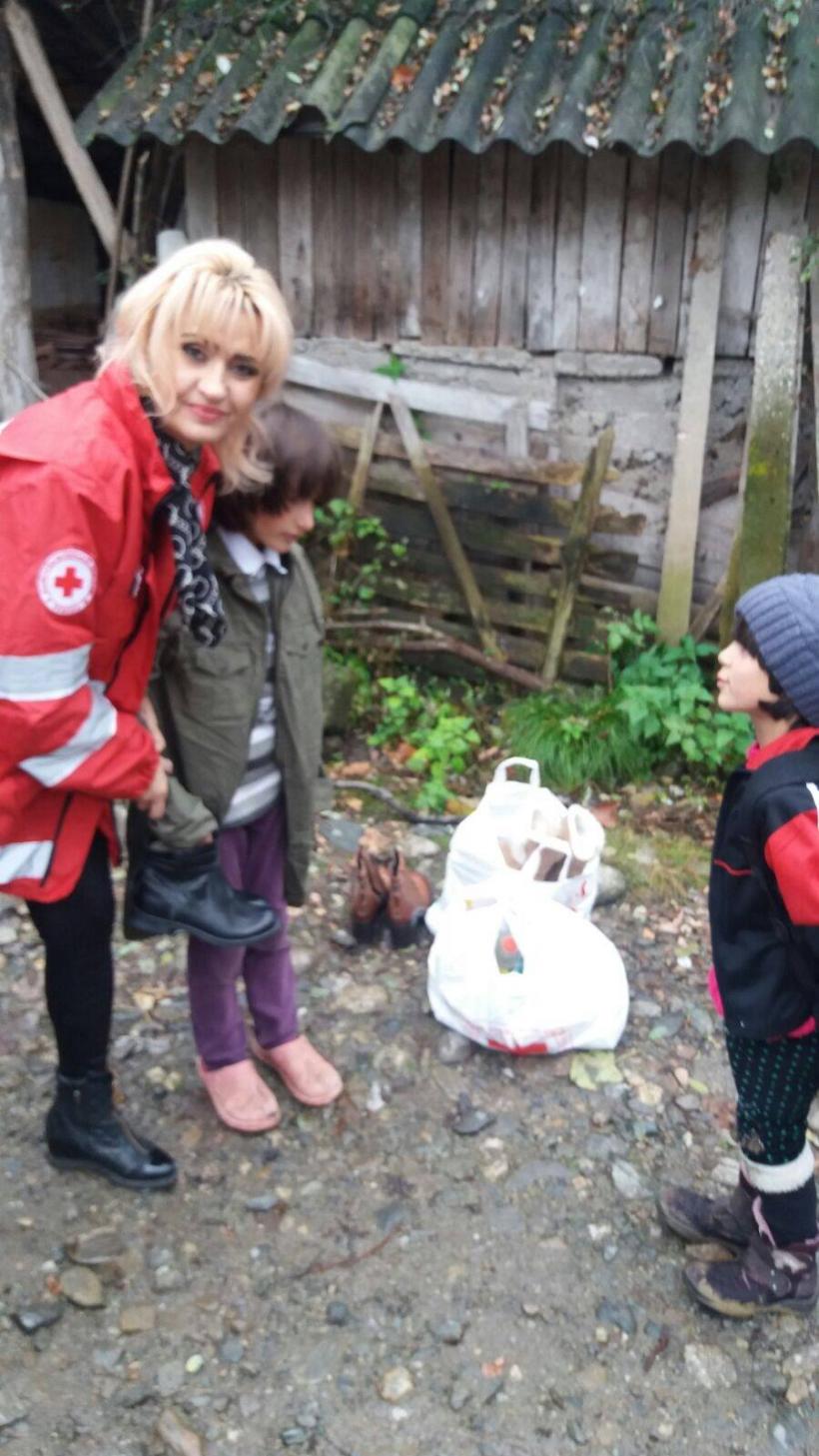 Voluntarii Crucii Roşii Vrancea au împărţit cadouri copiilor găzduiţi la Ciortkiv, în Ucraina, de Ziua Copilului