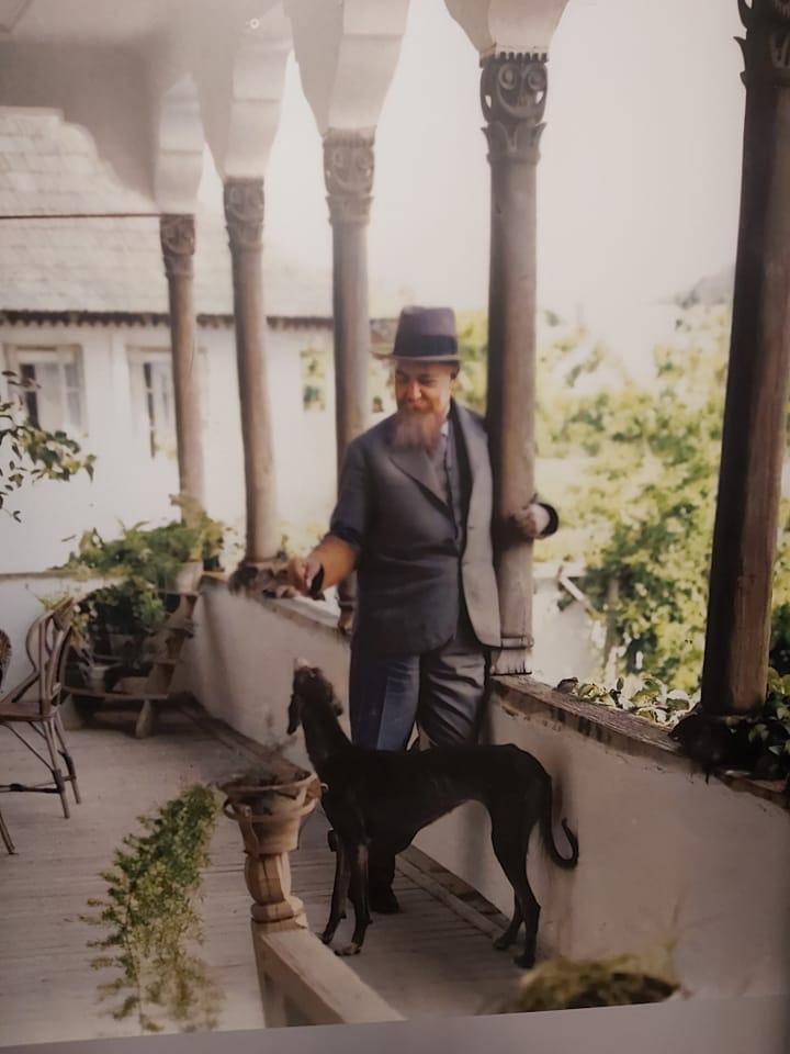 1.000 de cărți, 100.000 de scrisori și 9 cartușe 18789323