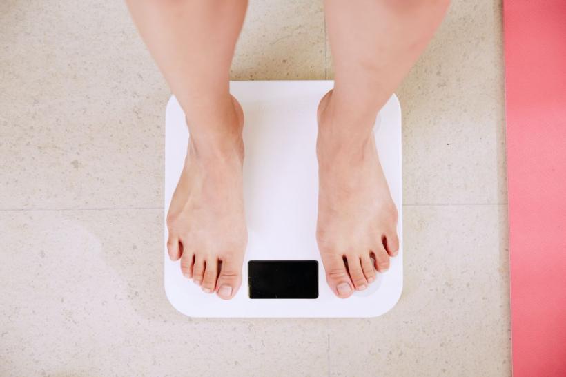 6 din 10 adulți români sunt supraponderali. Program de nutriție care recompensează utilizatorii cu criptomonede